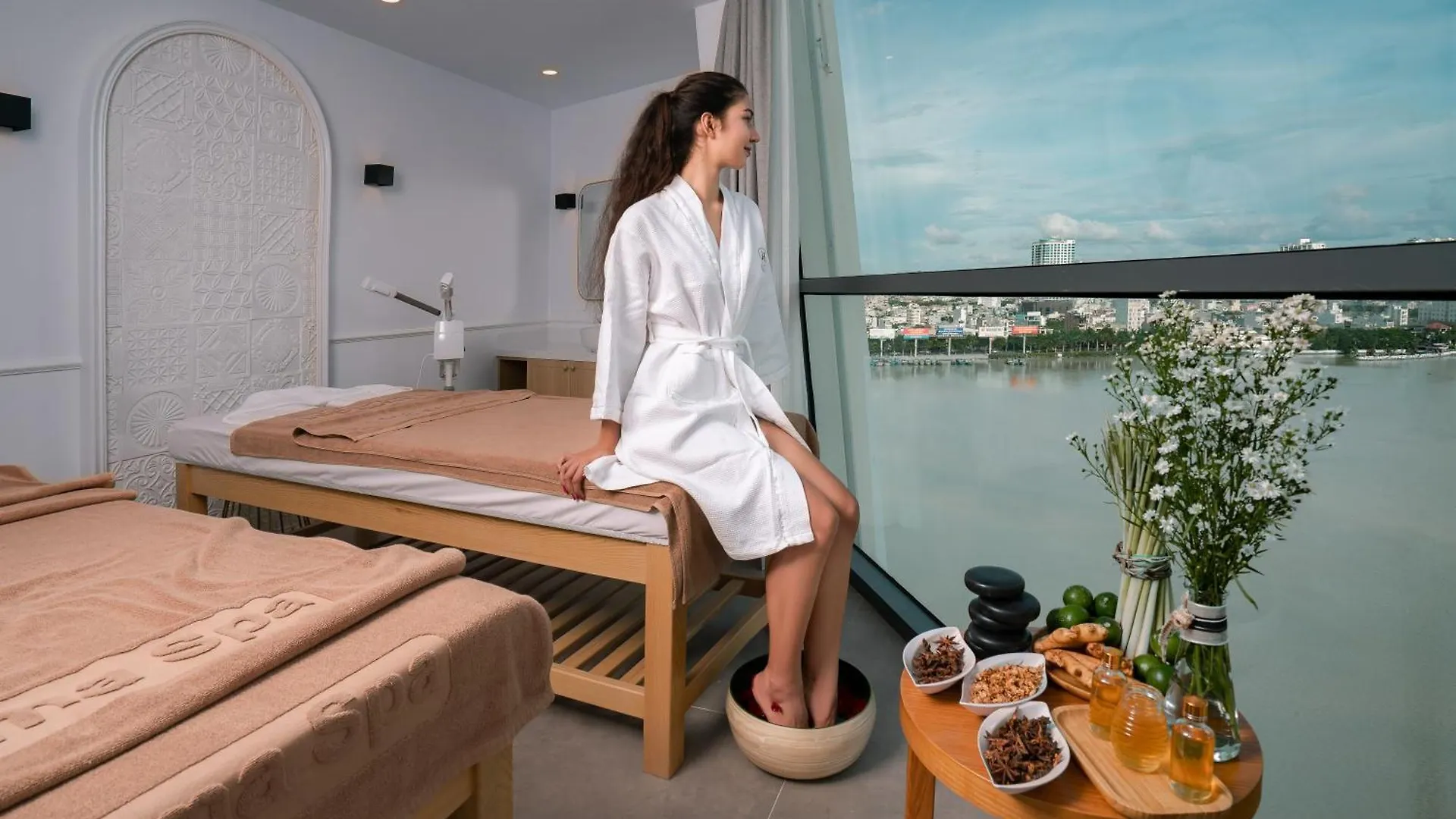 Haian Riverfront Hotel 岘港 4*,