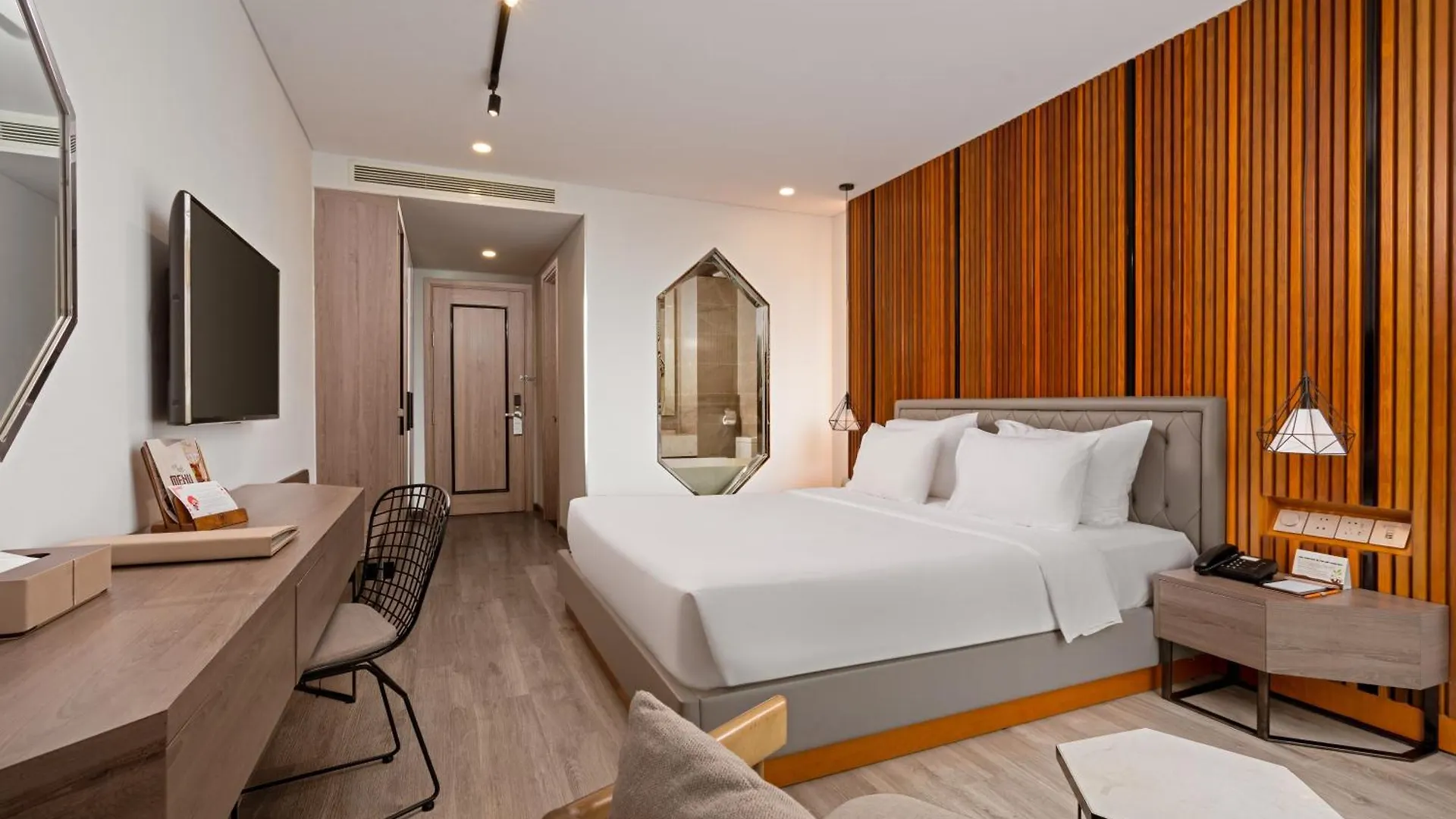 Haian Riverfront Hotel 岘港 4*,