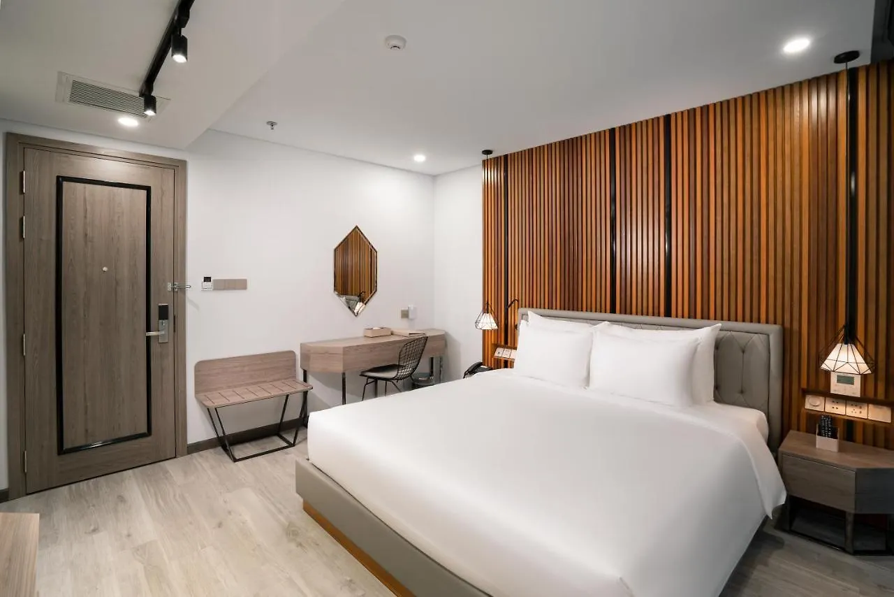 Haian Riverfront Hotel Da Nang 4*,